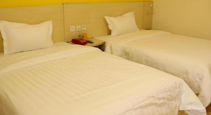 7 Days Inn Chengdu Sichuan University South Railway Station Экстерьер фото