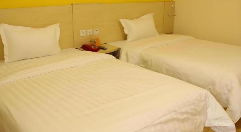 7 Days Inn Chengdu Sichuan University South Railway Station Экстерьер фото