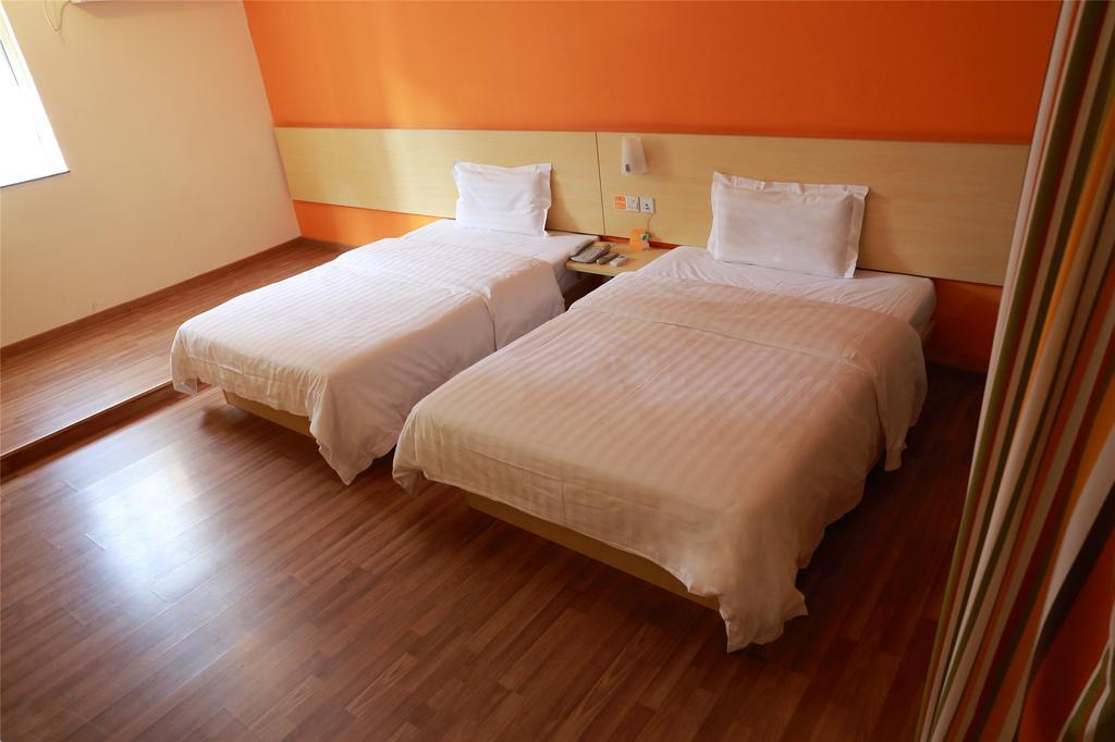 7 Days Inn Chengdu Sichuan University South Railway Station Экстерьер фото