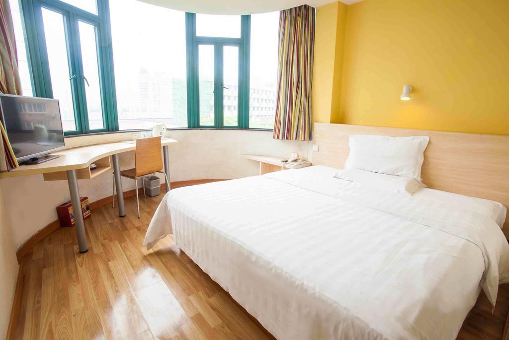 7 Days Inn Chengdu Sichuan University South Railway Station Экстерьер фото
